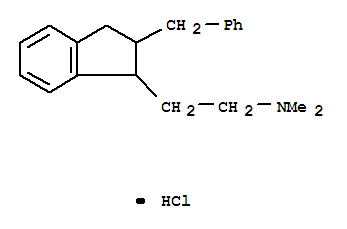 2-(2-苯甲基-2,3-二氫-1H-茚-1-基)-N,N-二甲基乙胺鹽酸 (1:1)